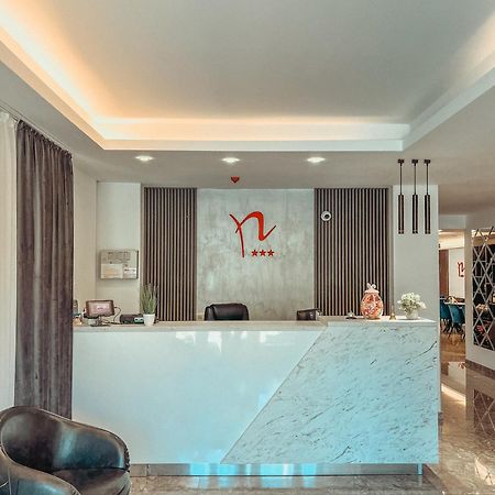 Hotel Neon ティミショアラ エクステリア 写真
