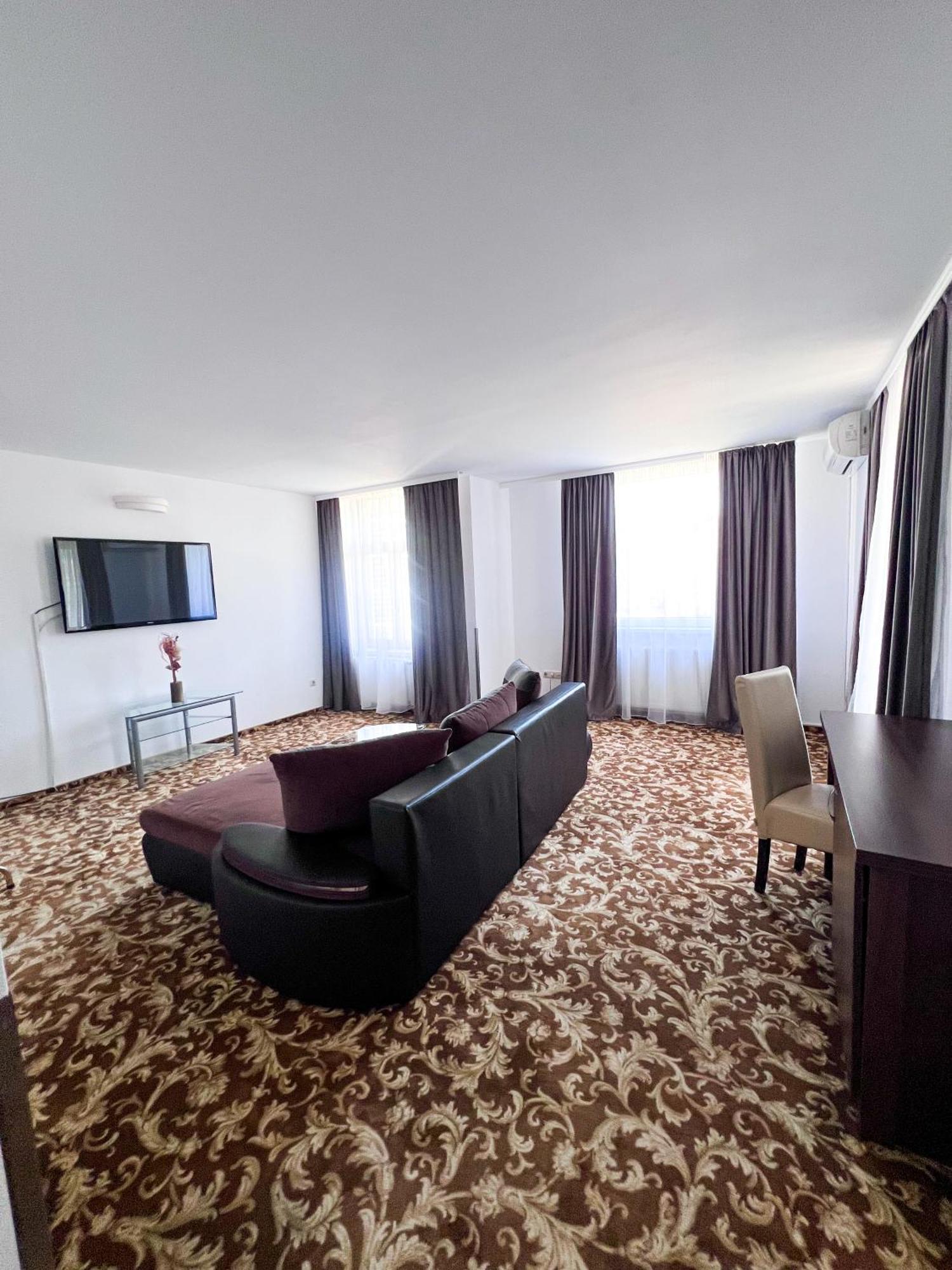 Hotel Neon ティミショアラ エクステリア 写真